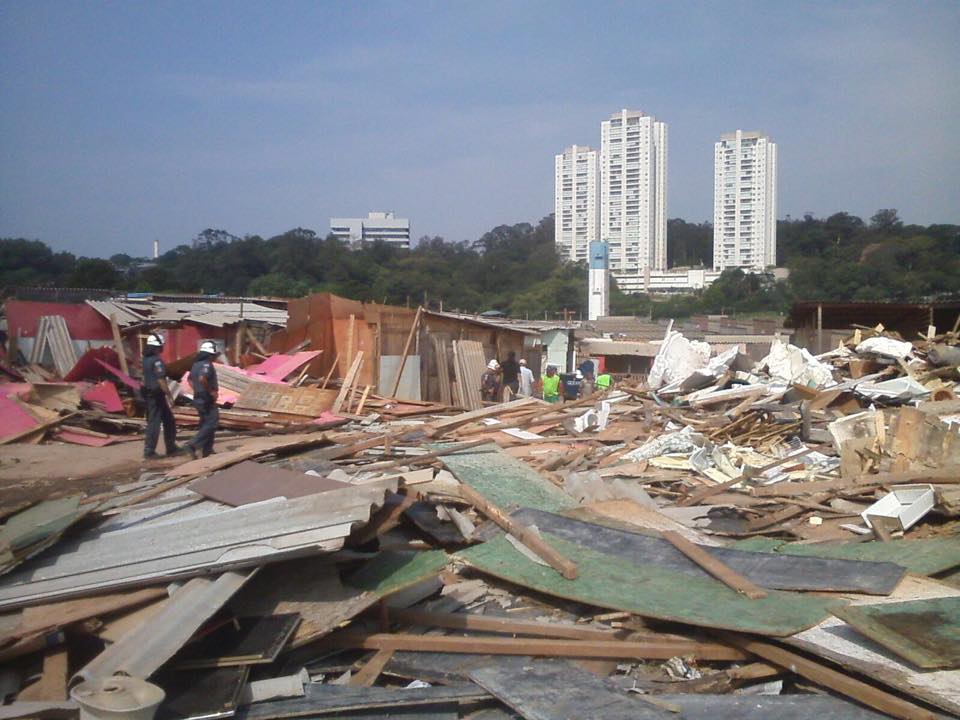 A prefeitura de Osasco esclareceu que a ação de hoje se aplicou apenas aos moradores que ocuparam o terreno indevidamente