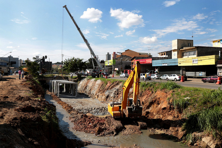 Obras sofreram interrupção mas não pararam