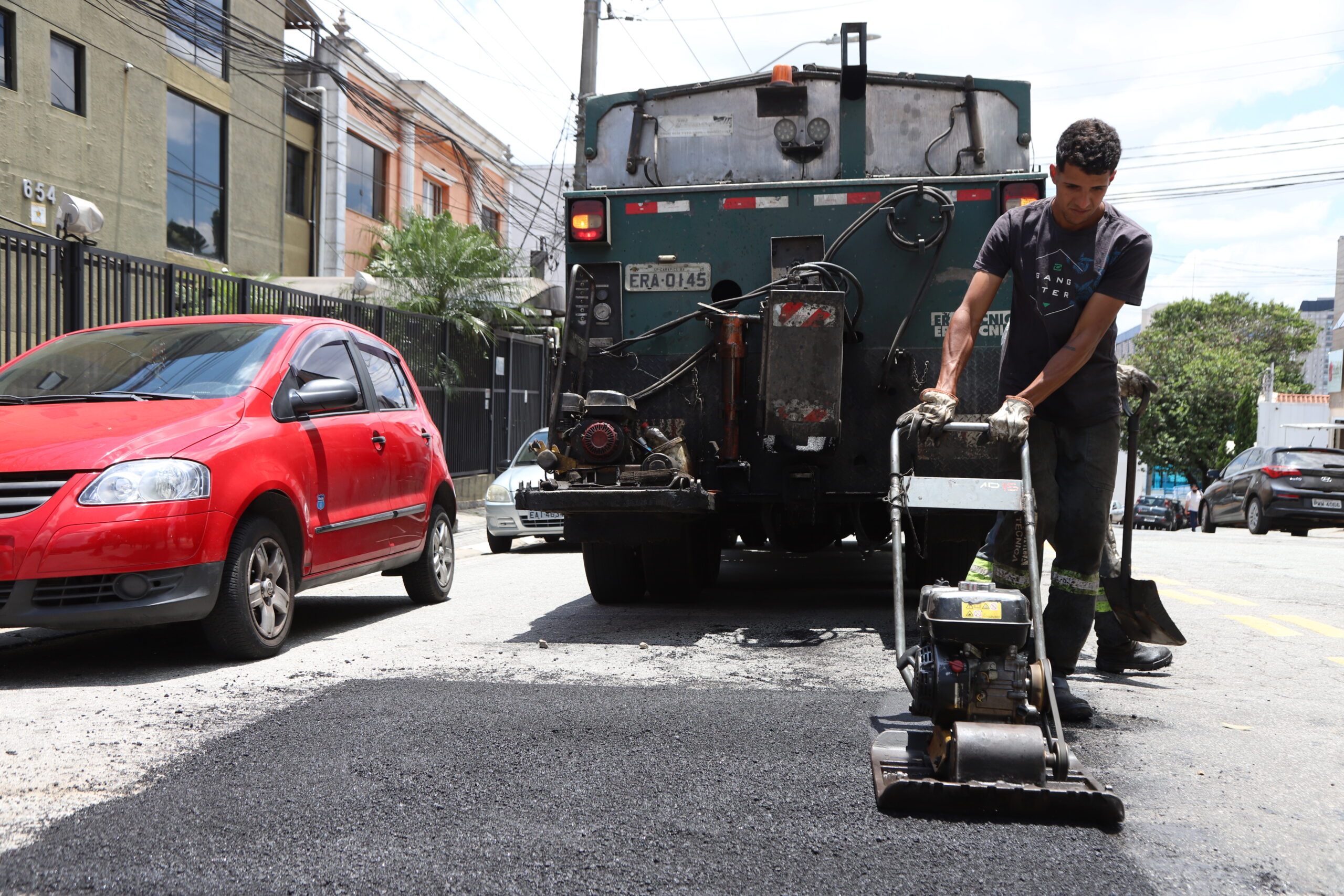 Obras do tapa-buraco continuam em Osasco 