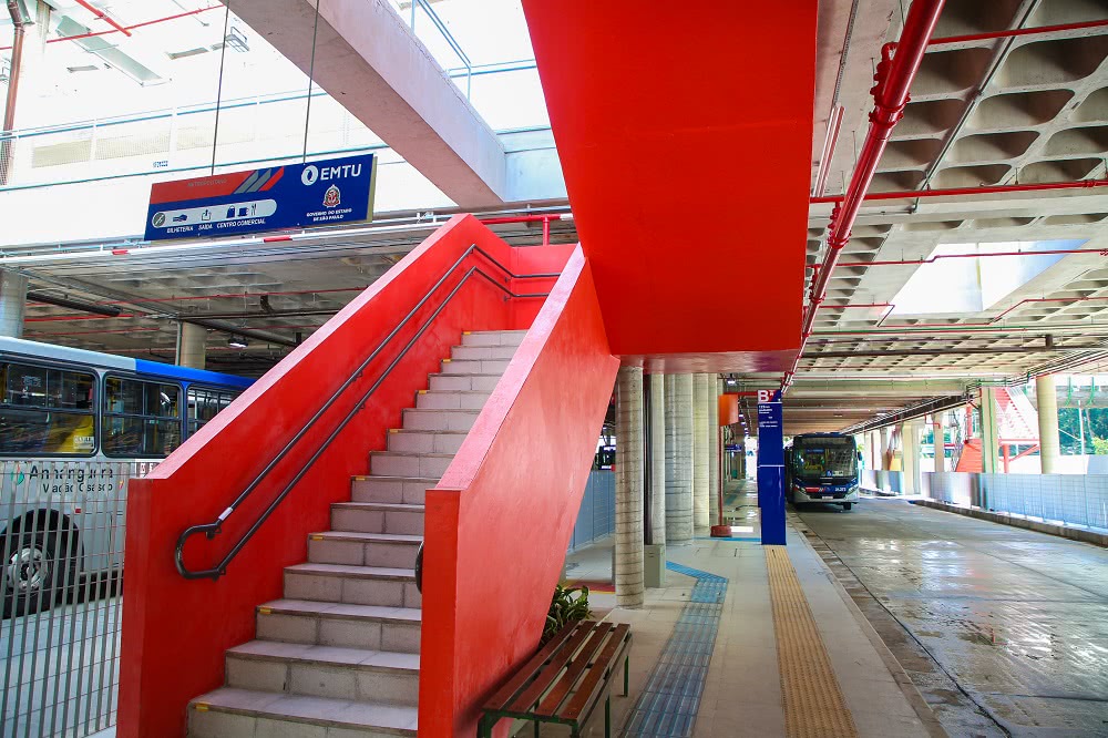 Terminal de ônibus da Vila Yara é entregue