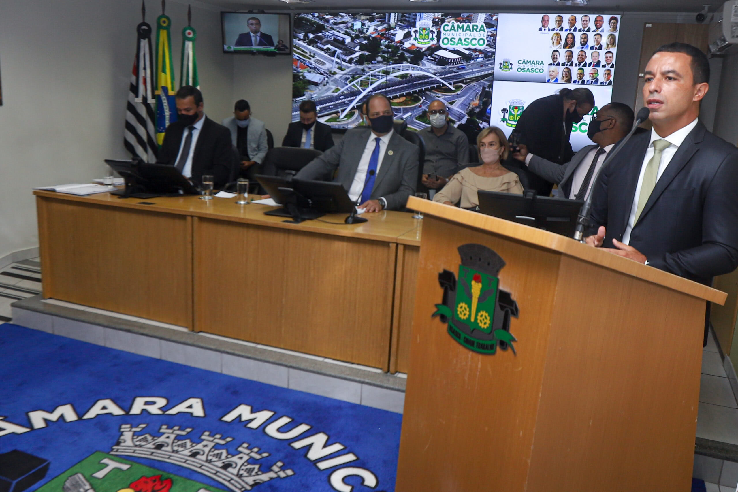 Prefeito acompanha primeira sessão da câmara