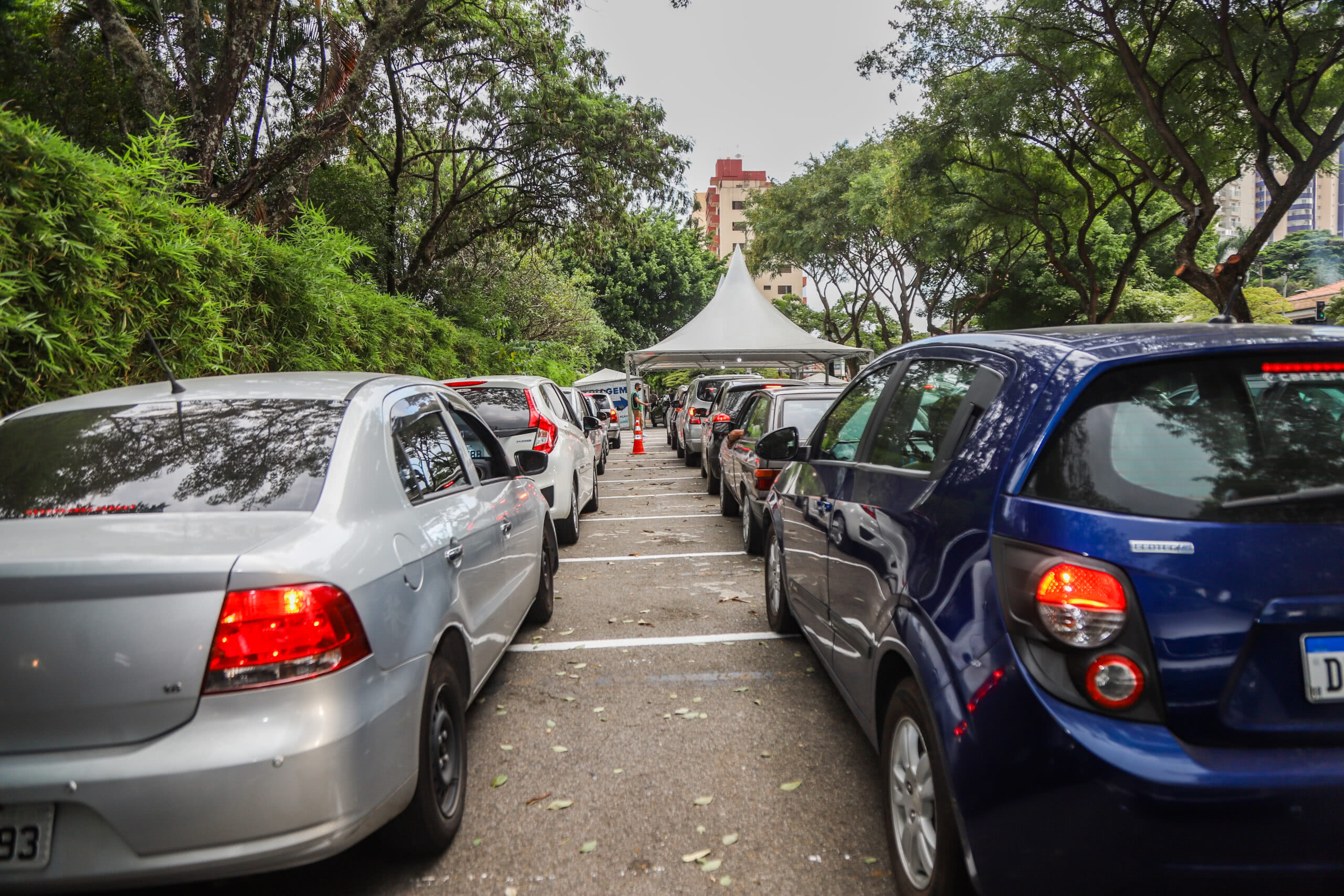 Osasco faz drive-thru de vacinação contra Covid exclusivo para profissionais da Educação